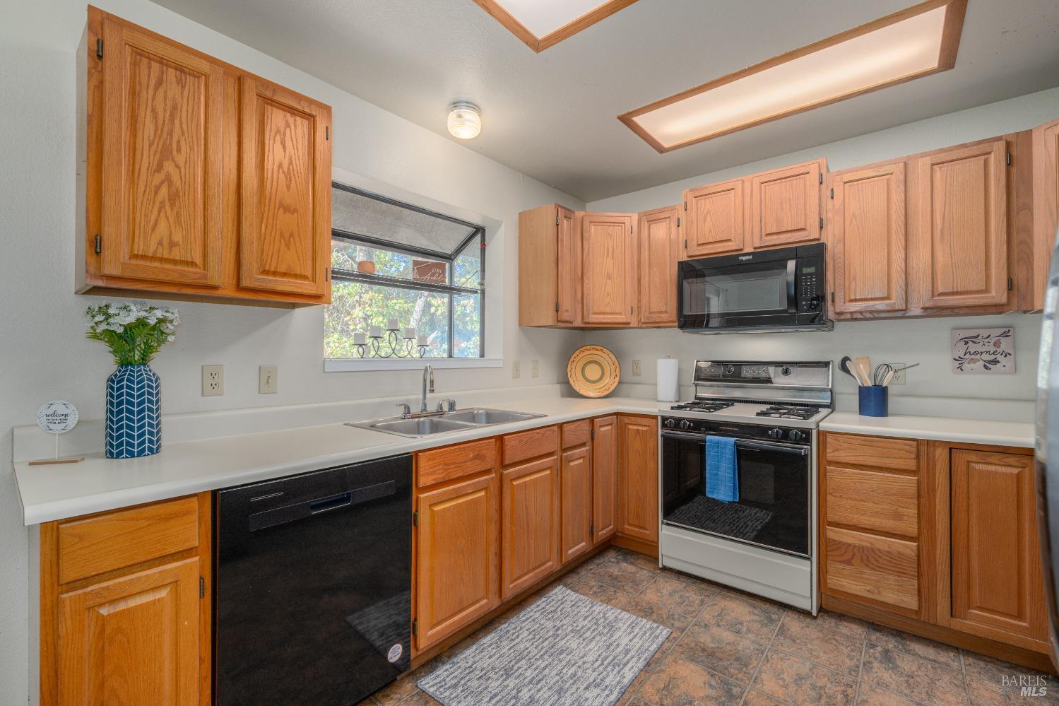 Detail Gallery Image 12 of 44 For 7397 Evergreen Dr, Kelseyville,  CA 95451 - 2 Beds | 2 Baths