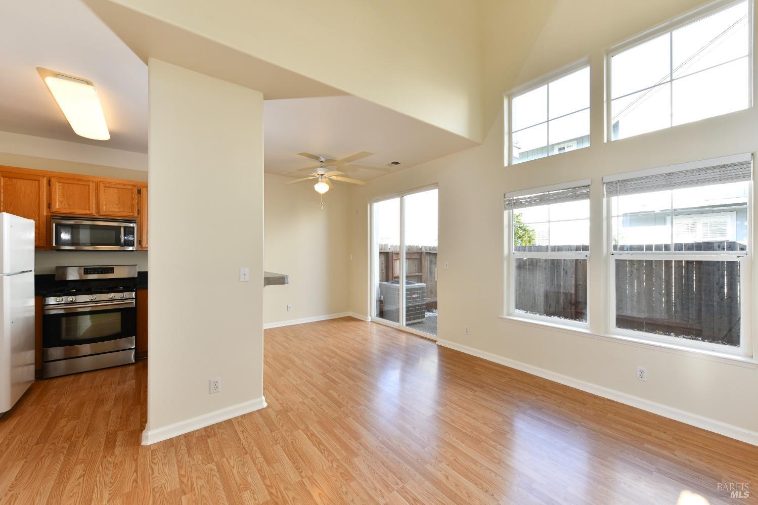 Detail Gallery Image 7 of 39 For 1547 Pinebrook Pl, Santa Rosa,  CA 95403 - 2 Beds | 1/1 Baths