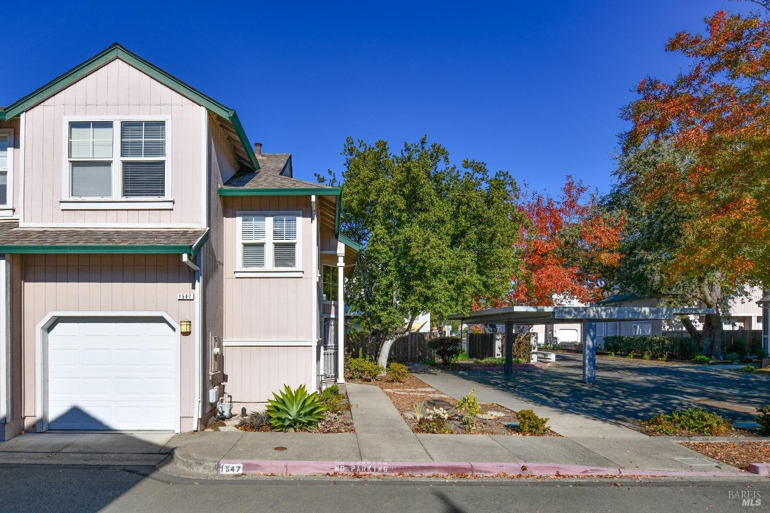 Detail Gallery Image 3 of 39 For 1547 Pinebrook Pl, Santa Rosa,  CA 95403 - 2 Beds | 1/1 Baths