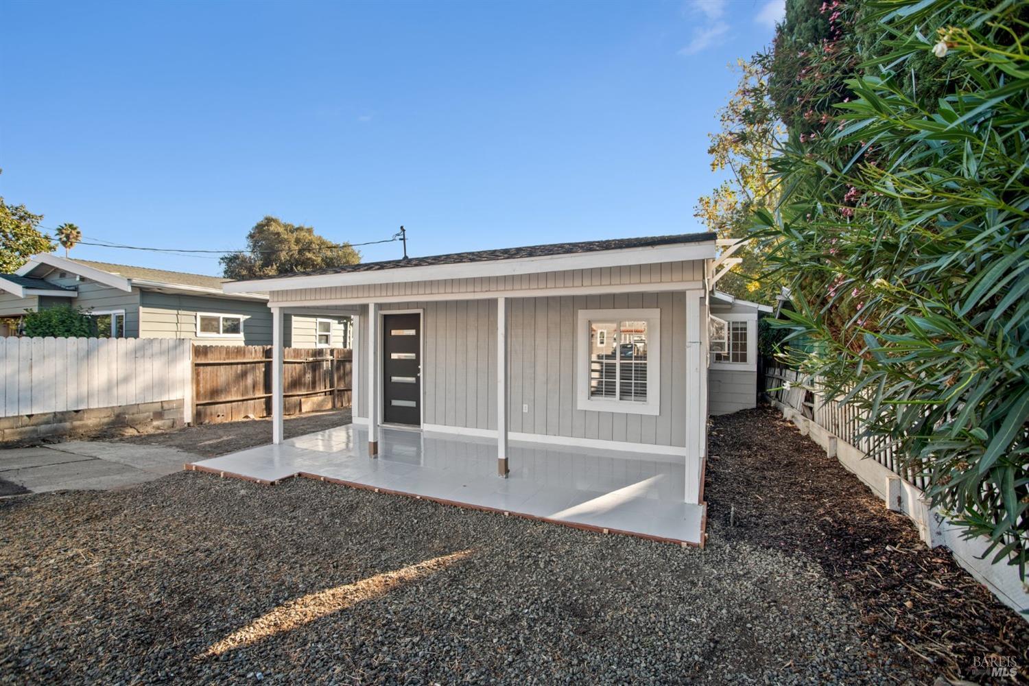 Detail Gallery Image 5 of 41 For 419 Benicia Rd, Vallejo,  CA 94590 - 2 Beds | 1 Baths