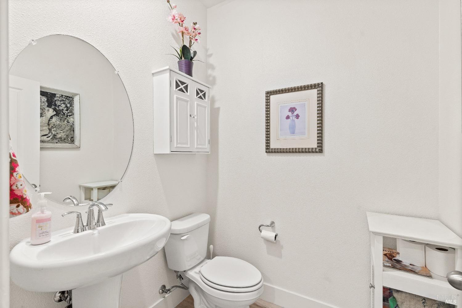 Detail Gallery Image 14 of 39 For 6155 Orchard Pl, Rohnert Park,  CA 94928 - 4 Beds | 2/1 Baths