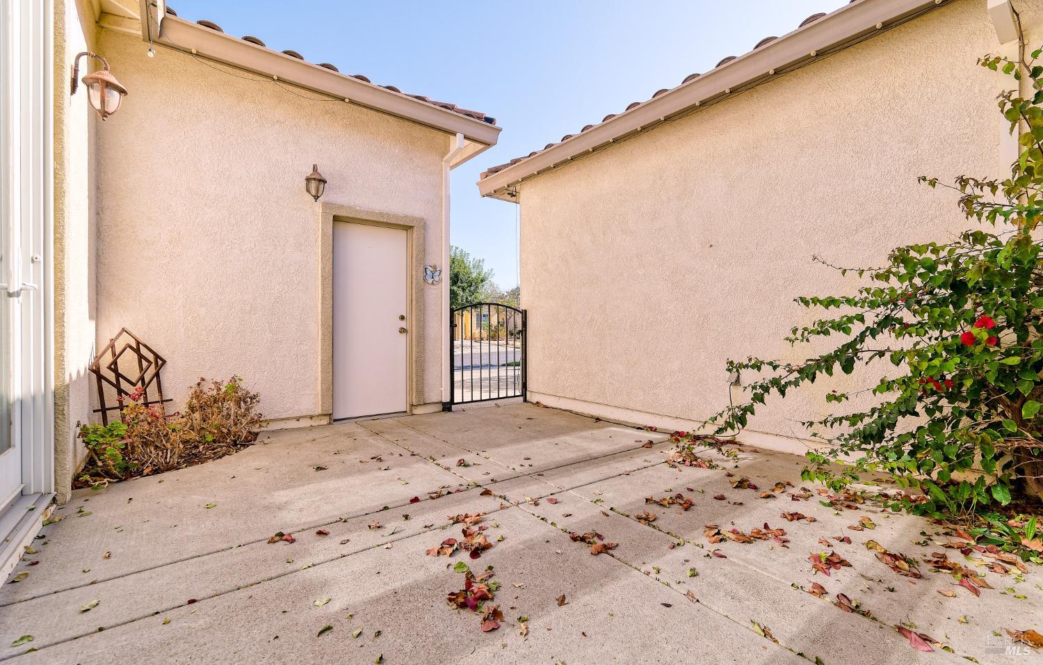 Detail Gallery Image 6 of 36 For 405 Brockton Pl, Rio Vista,  CA 94571 - 3 Beds | 2/1 Baths