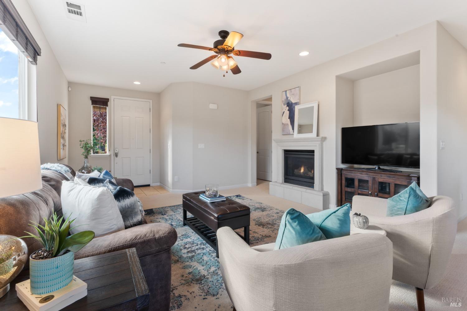 Detail Gallery Image 6 of 36 For 681 Del Mar Cir, Vacaville,  CA 95688 - 3 Beds | 2 Baths