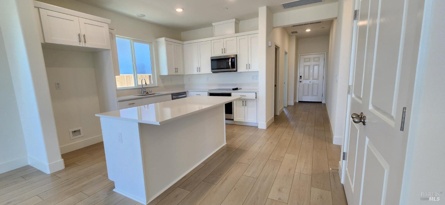 Detail Gallery Image 5 of 10 For 3021 Balance Cir, Fairfield,  CA 94533 - 3 Beds | 2 Baths