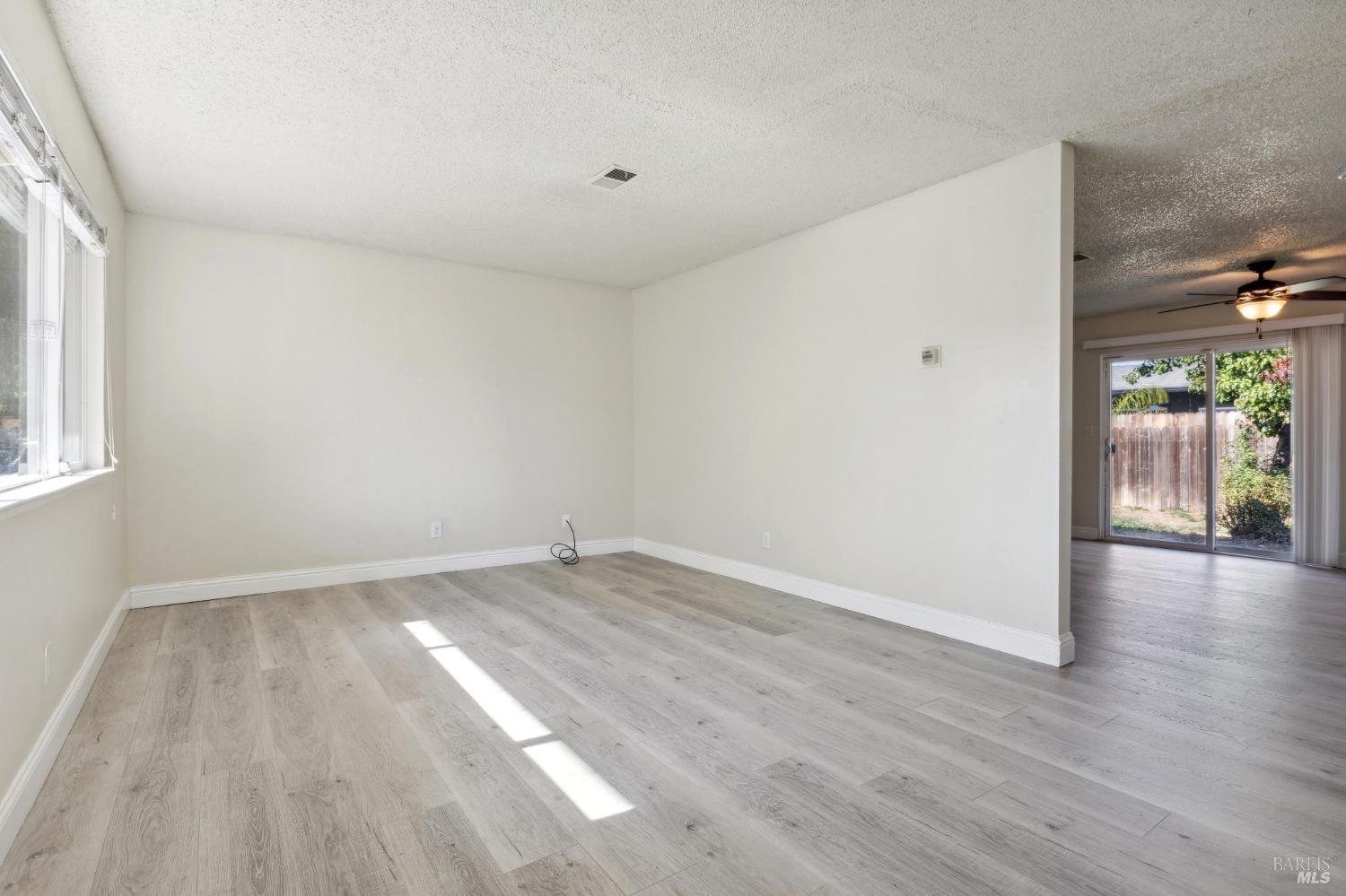 Detail Gallery Image 9 of 25 For 228 Long St, Suisun City,  CA 94585 - 3 Beds | 2 Baths