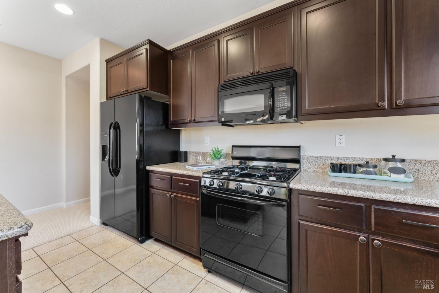 Detail Gallery Image 14 of 36 For 681 Del Mar Cir, Vacaville,  CA 95688 - 3 Beds | 2 Baths