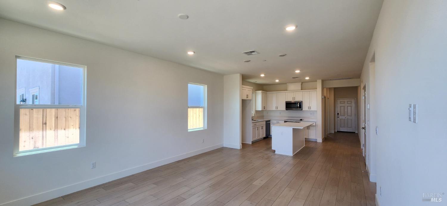 Detail Gallery Image 2 of 10 For 3021 Balance Cir, Fairfield,  CA 94533 - 3 Beds | 2 Baths