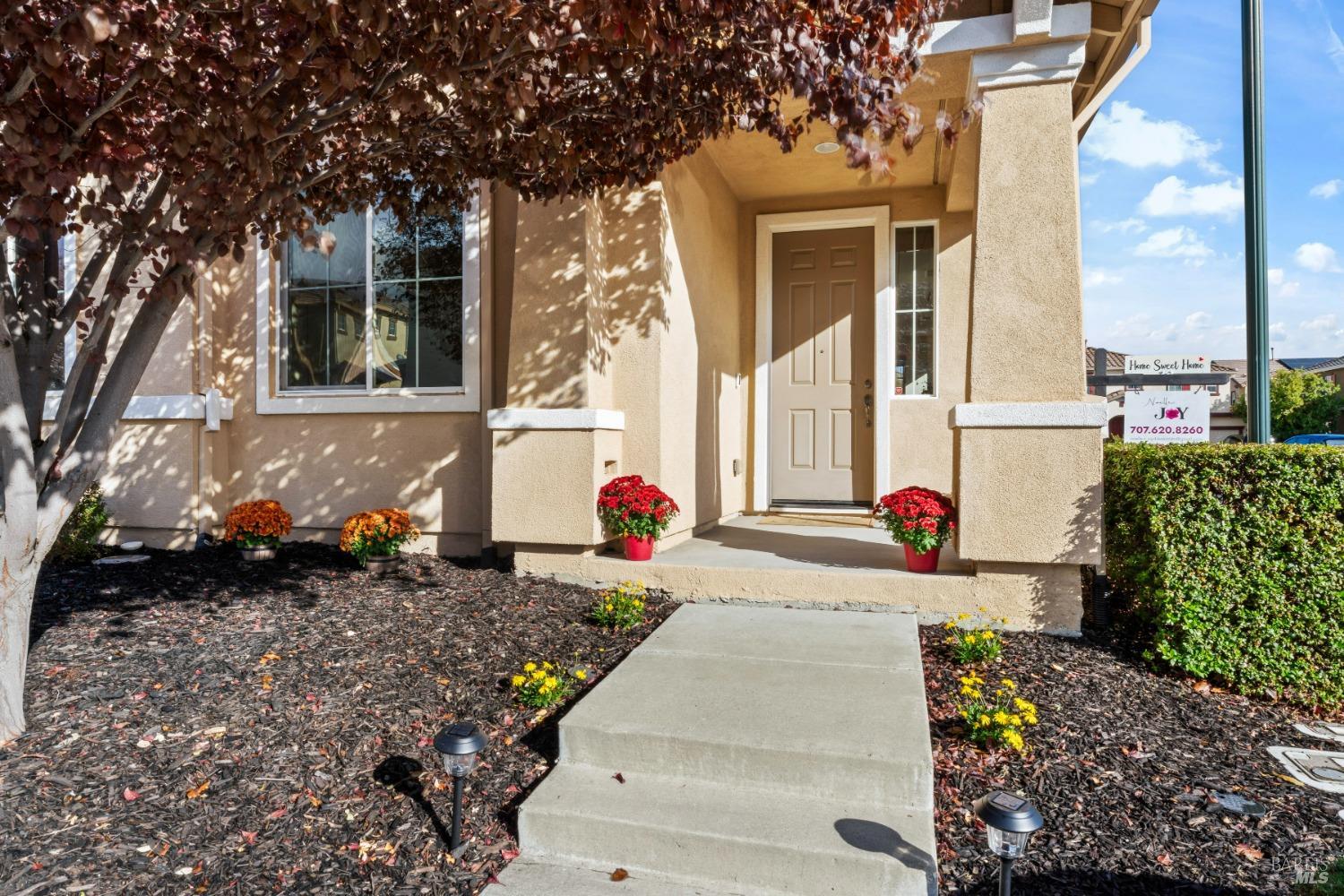 Detail Gallery Image 2 of 36 For 681 Del Mar Cir, Vacaville,  CA 95688 - 3 Beds | 2 Baths