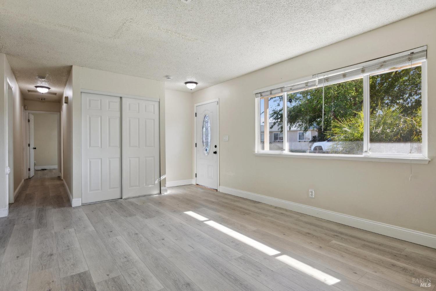 Detail Gallery Image 7 of 25 For 228 Long St, Suisun City,  CA 94585 - 3 Beds | 2 Baths