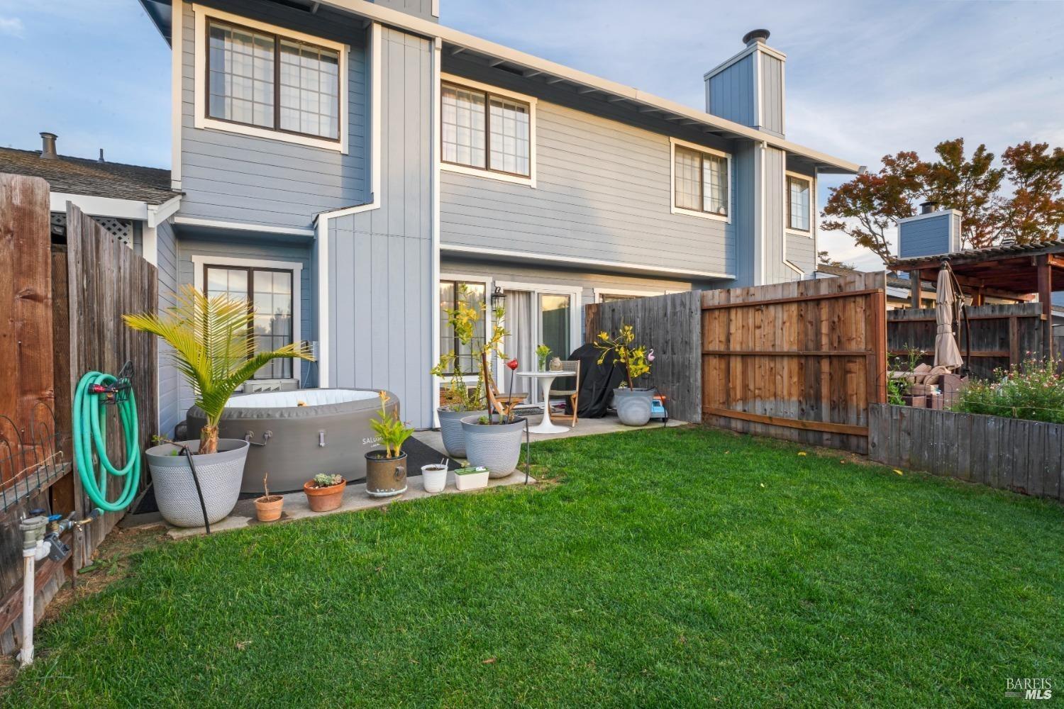 Detail Gallery Image 22 of 30 For 1755 Stuart Ct, Benicia,  CA 94510 - 3 Beds | 2/1 Baths