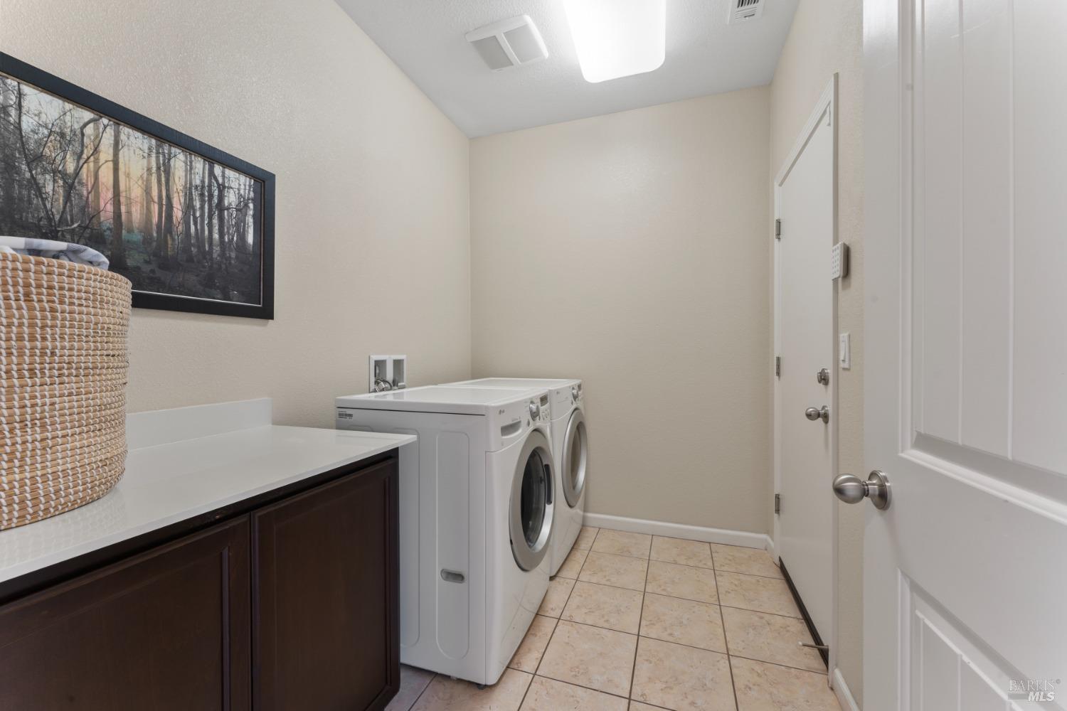 Detail Gallery Image 25 of 36 For 681 Del Mar Cir, Vacaville,  CA 95688 - 3 Beds | 2 Baths