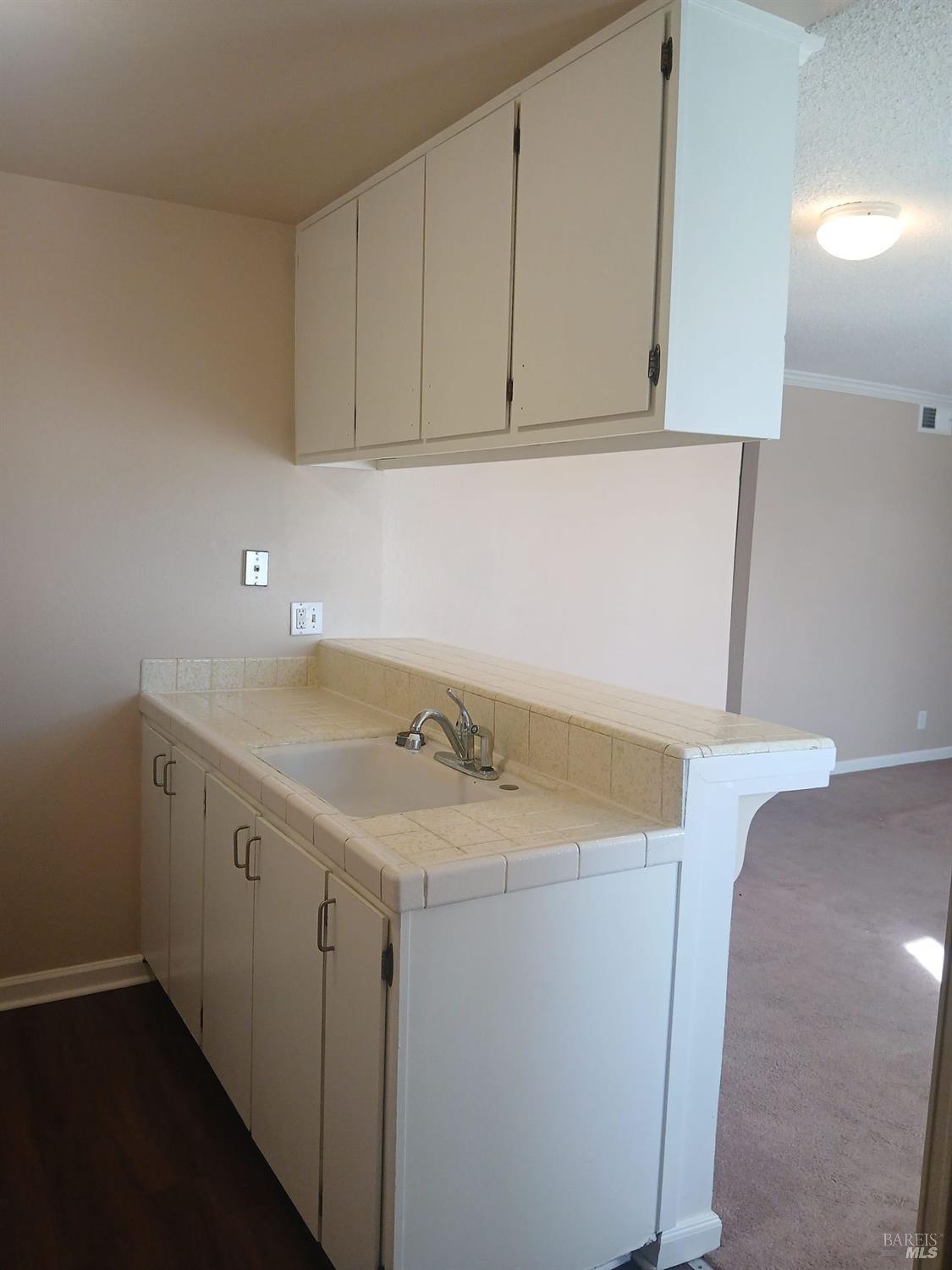 Detail Gallery Image 6 of 11 For 1990 Peabody Rd #1,  Vacaville,  CA 95687 - 2 Beds | 1 Baths