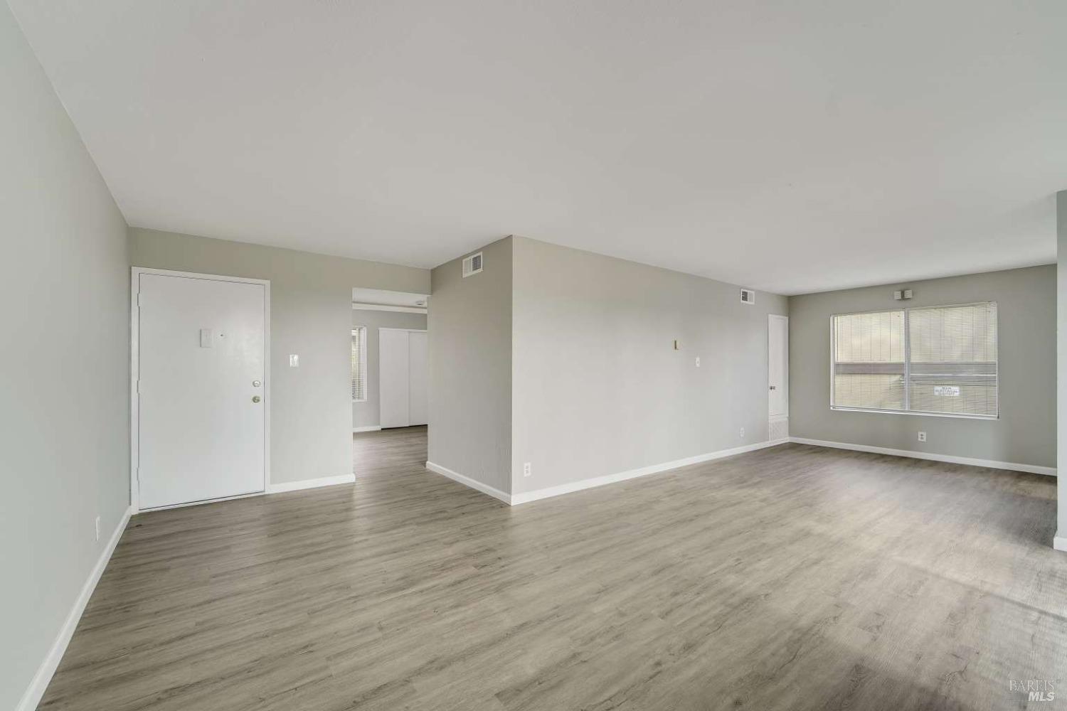 Detail Gallery Image 2 of 18 For 355 Parkview Ter #1,  Vallejo,  CA 94589 - 2 Beds | 1 Baths