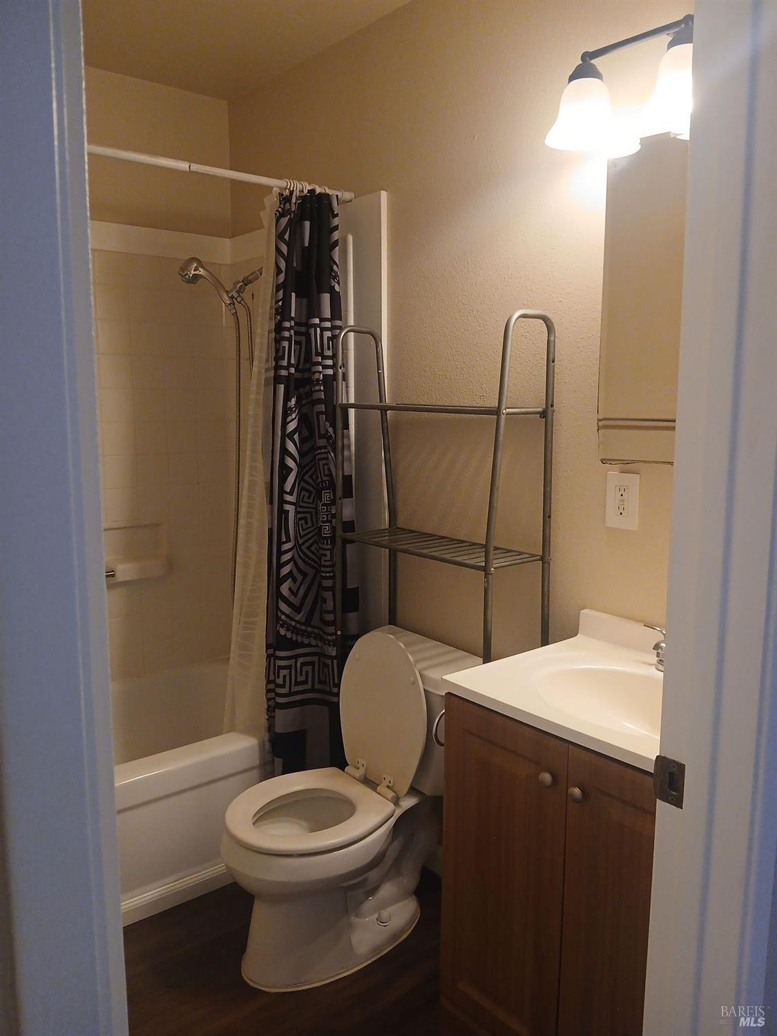 Detail Gallery Image 7 of 11 For 1990 Peabody Rd #1,  Vacaville,  CA 95687 - 2 Beds | 1 Baths