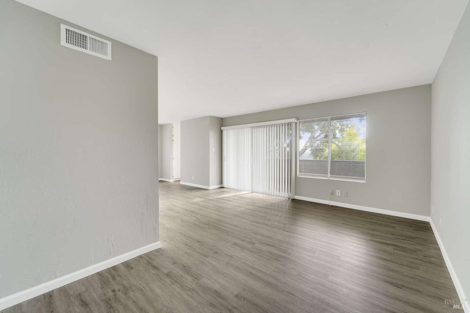 Detail Gallery Image 7 of 18 For 355 Parkview Ter #1,  Vallejo,  CA 94589 - 2 Beds | 1 Baths