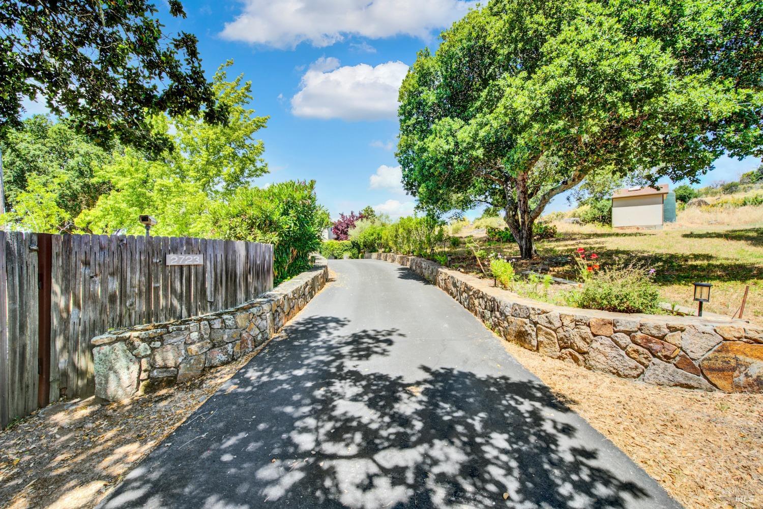 Detail Gallery Image 13 of 73 For 2723 Monticello Rd, Napa,  CA 94558 - 3 Beds | 2/1 Baths