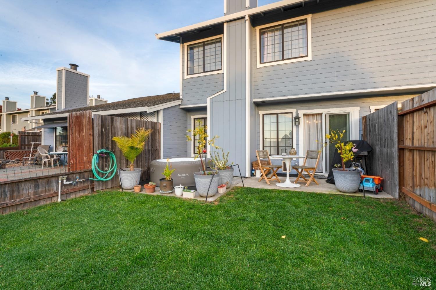 Detail Gallery Image 21 of 30 For 1755 Stuart Ct, Benicia,  CA 94510 - 3 Beds | 2/1 Baths