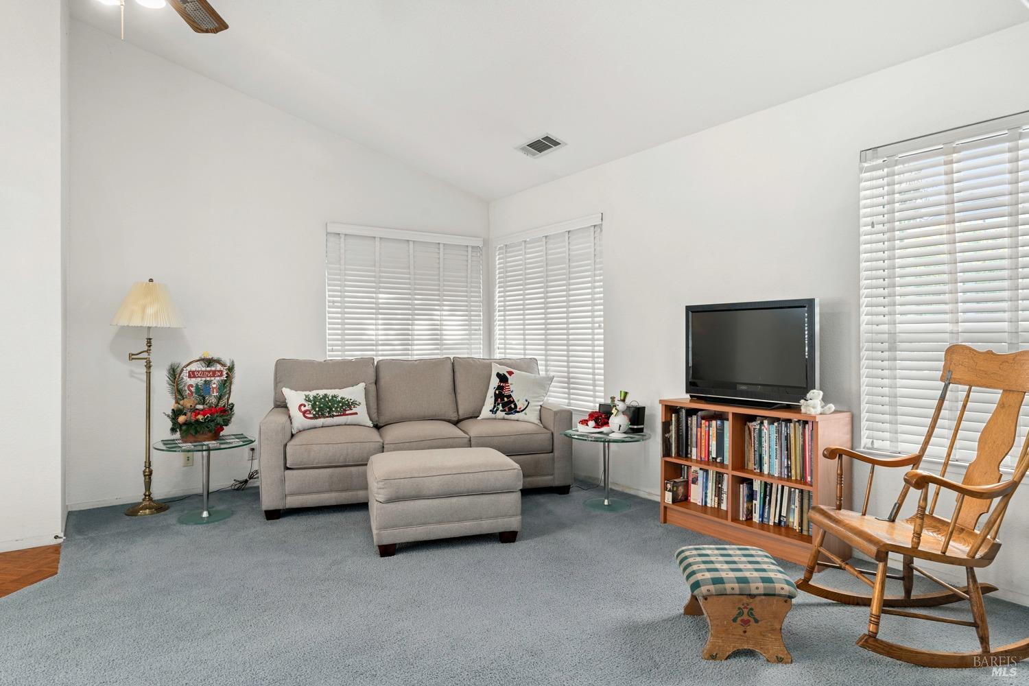 Detail Gallery Image 5 of 23 For 411 Stinson St #8,  Vallejo,  CA 94591 - 2 Beds | 1 Baths