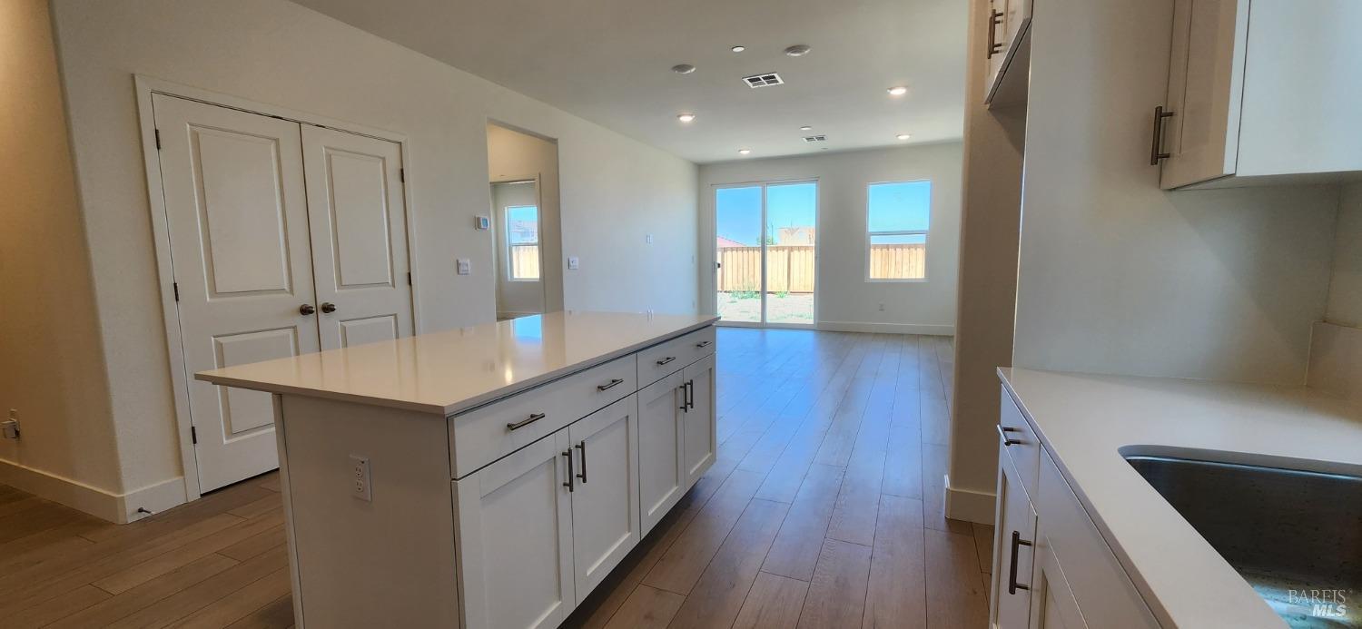 Detail Gallery Image 9 of 10 For 3021 Balance Cir, Fairfield,  CA 94533 - 3 Beds | 2 Baths