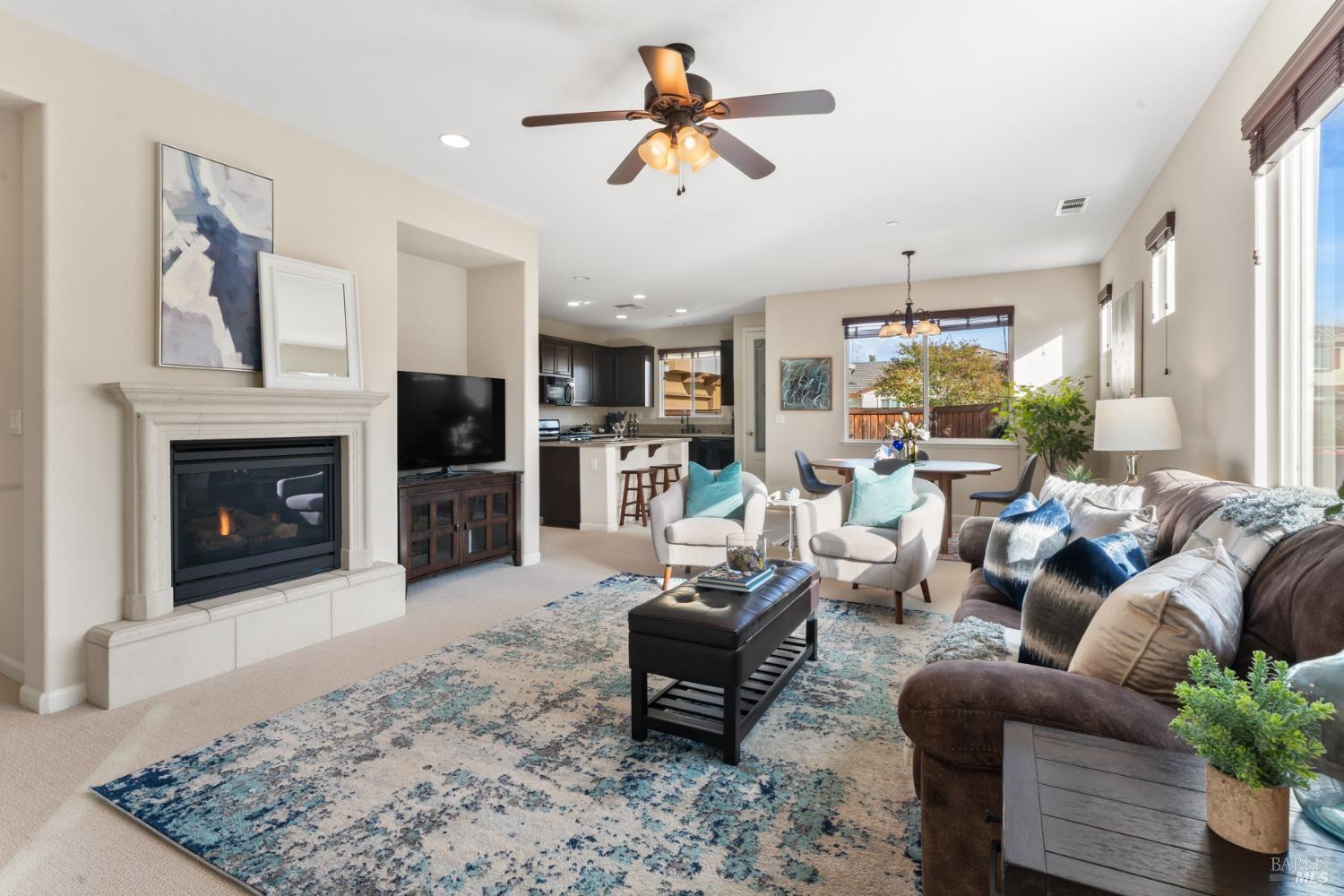 Detail Gallery Image 4 of 36 For 681 Del Mar Cir, Vacaville,  CA 95688 - 3 Beds | 2 Baths