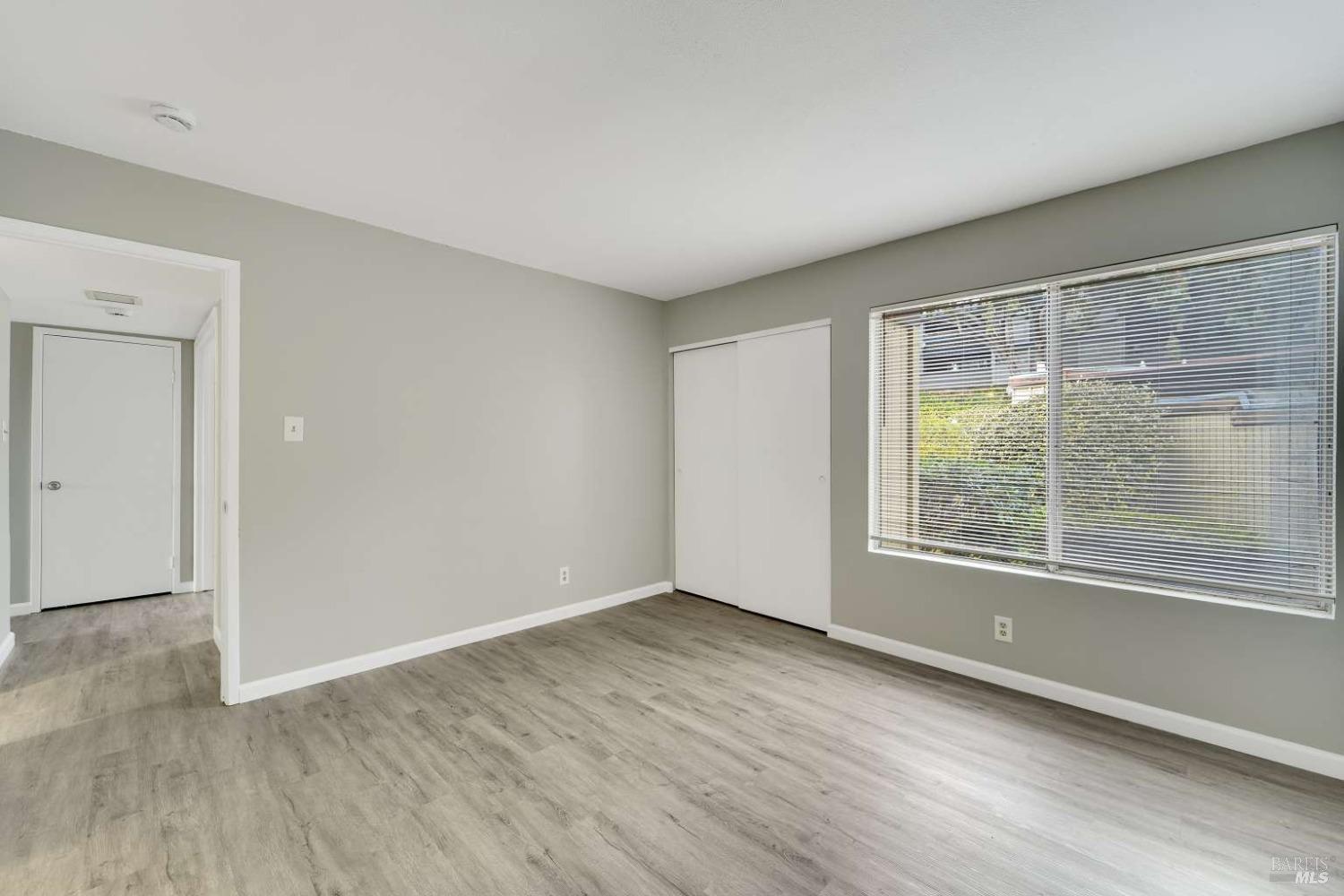 Detail Gallery Image 3 of 18 For 355 Parkview Ter #1,  Vallejo,  CA 94589 - 2 Beds | 1 Baths