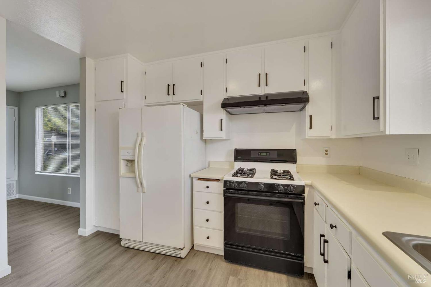 Detail Gallery Image 1 of 18 For 355 Parkview Ter #1,  Vallejo,  CA 94589 - 2 Beds | 1 Baths