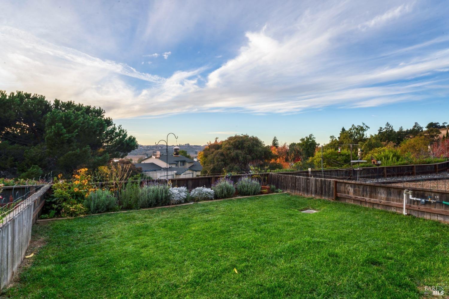 Detail Gallery Image 23 of 30 For 1755 Stuart Ct, Benicia,  CA 94510 - 3 Beds | 2/1 Baths