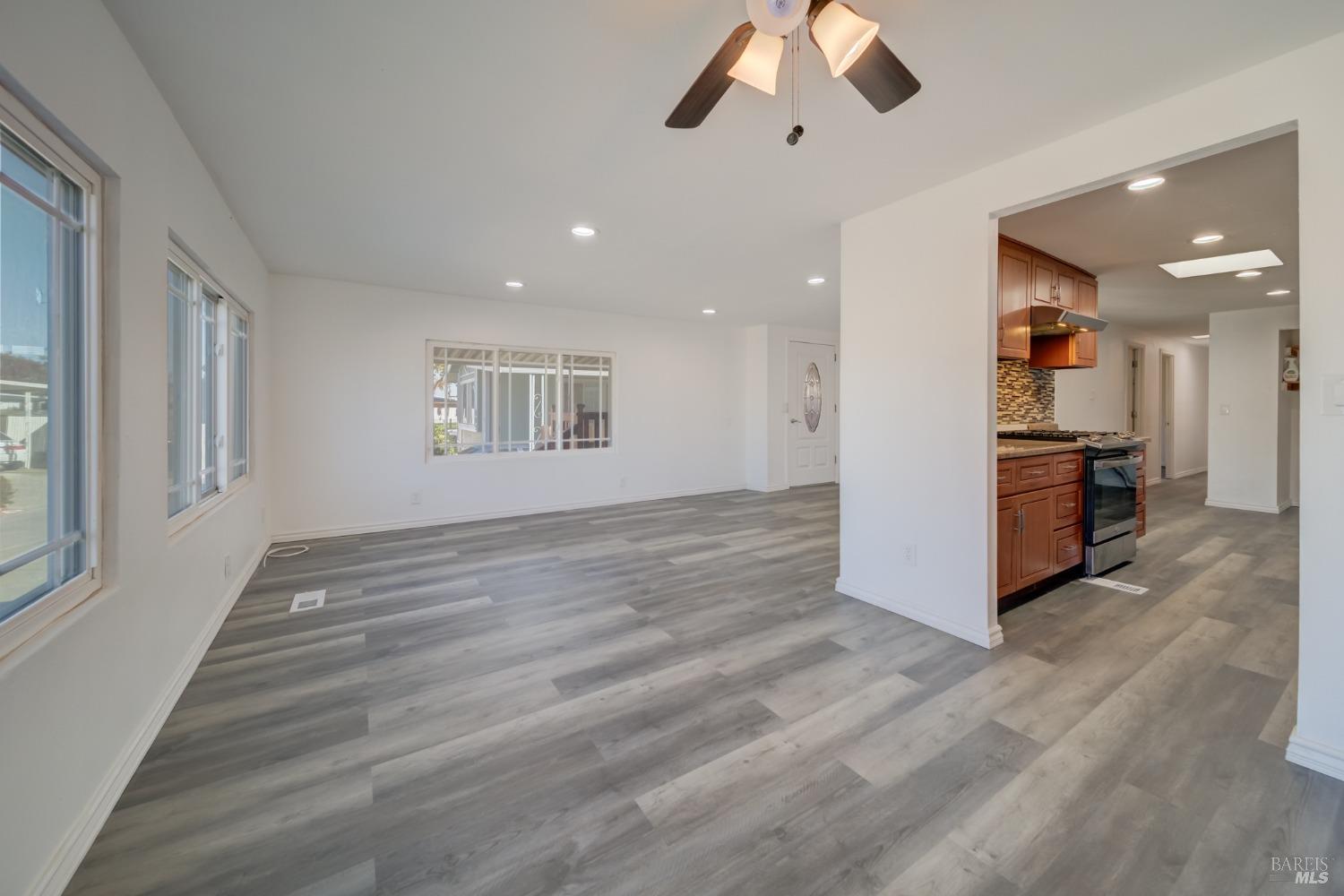 Detail Gallery Image 11 of 21 For 142 Segovia Dr, Fairfield,  CA 94533 - 3 Beds | 2 Baths