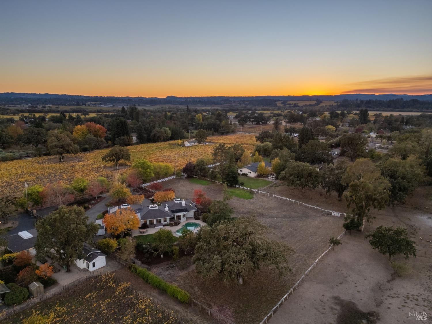 Detail Gallery Image 4 of 56 For 1566 Olivet Rd, Santa Rosa,  CA 95401 - 4 Beds | 3 Baths