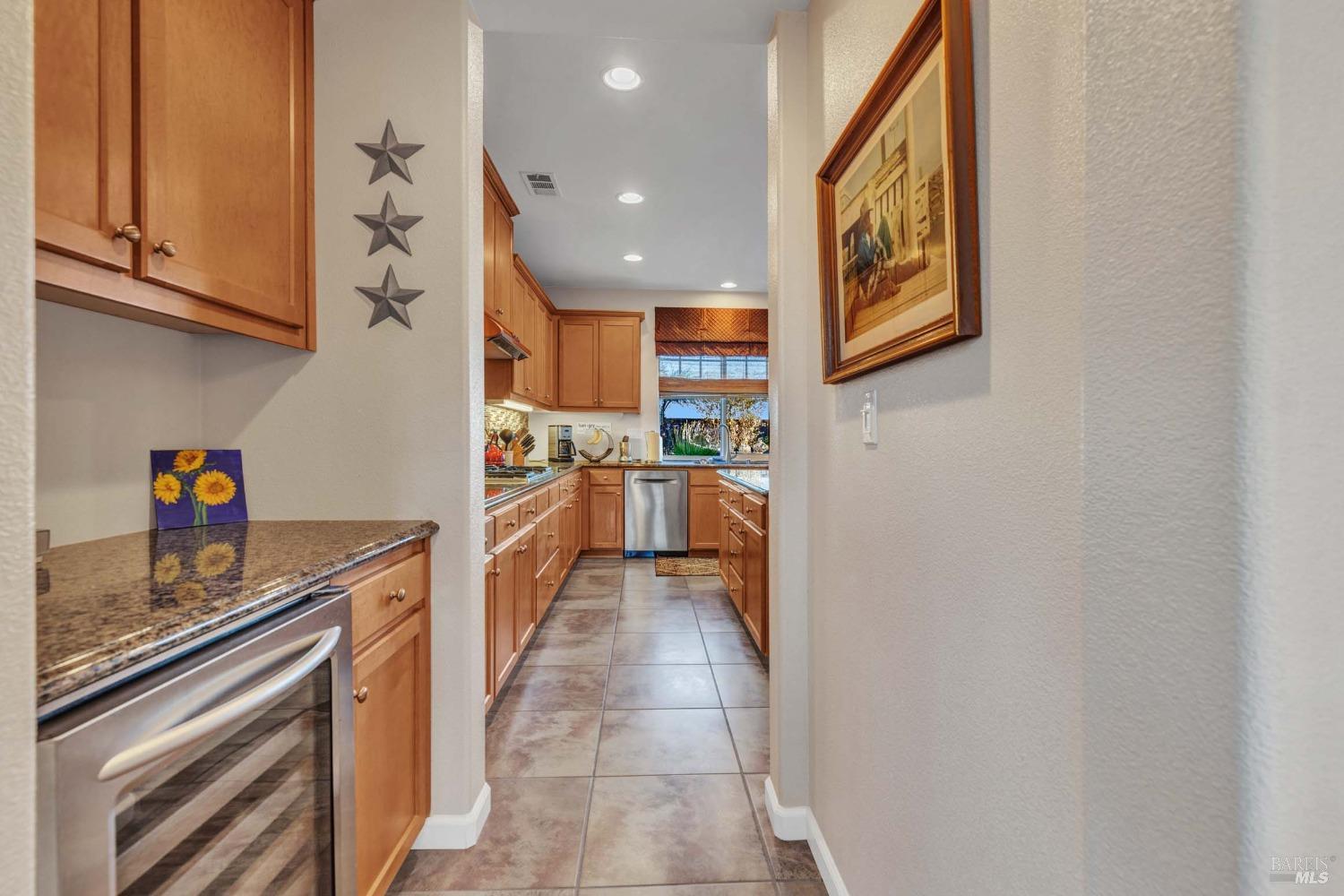 Detail Gallery Image 10 of 64 For 369 Silas Ct, Benicia,  CA 94510 - 4 Beds | 2/1 Baths