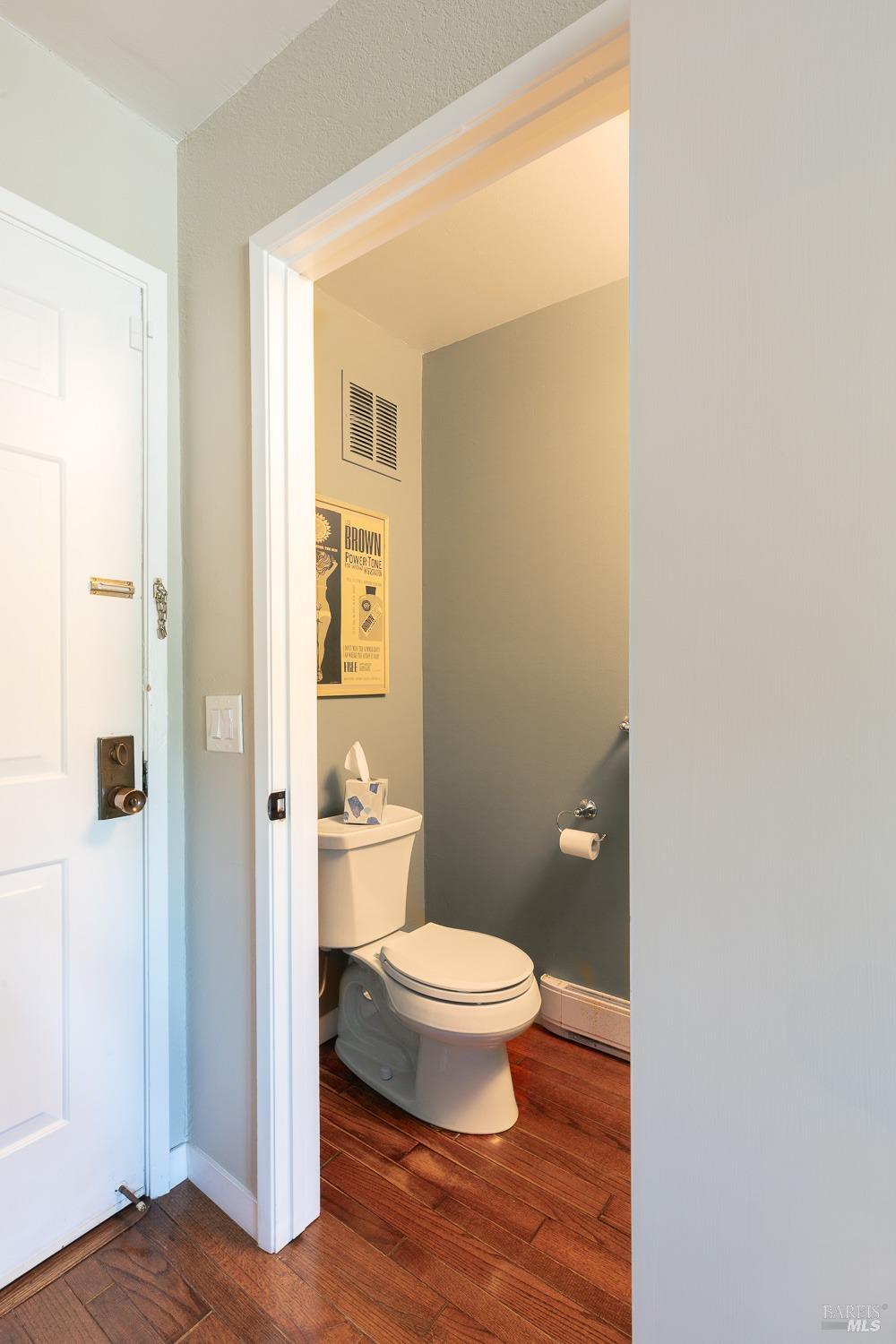 Detail Gallery Image 19 of 22 For 20 Ridgeview Ct, Sausalito,  CA 94965 - 2 Beds | 2/1 Baths