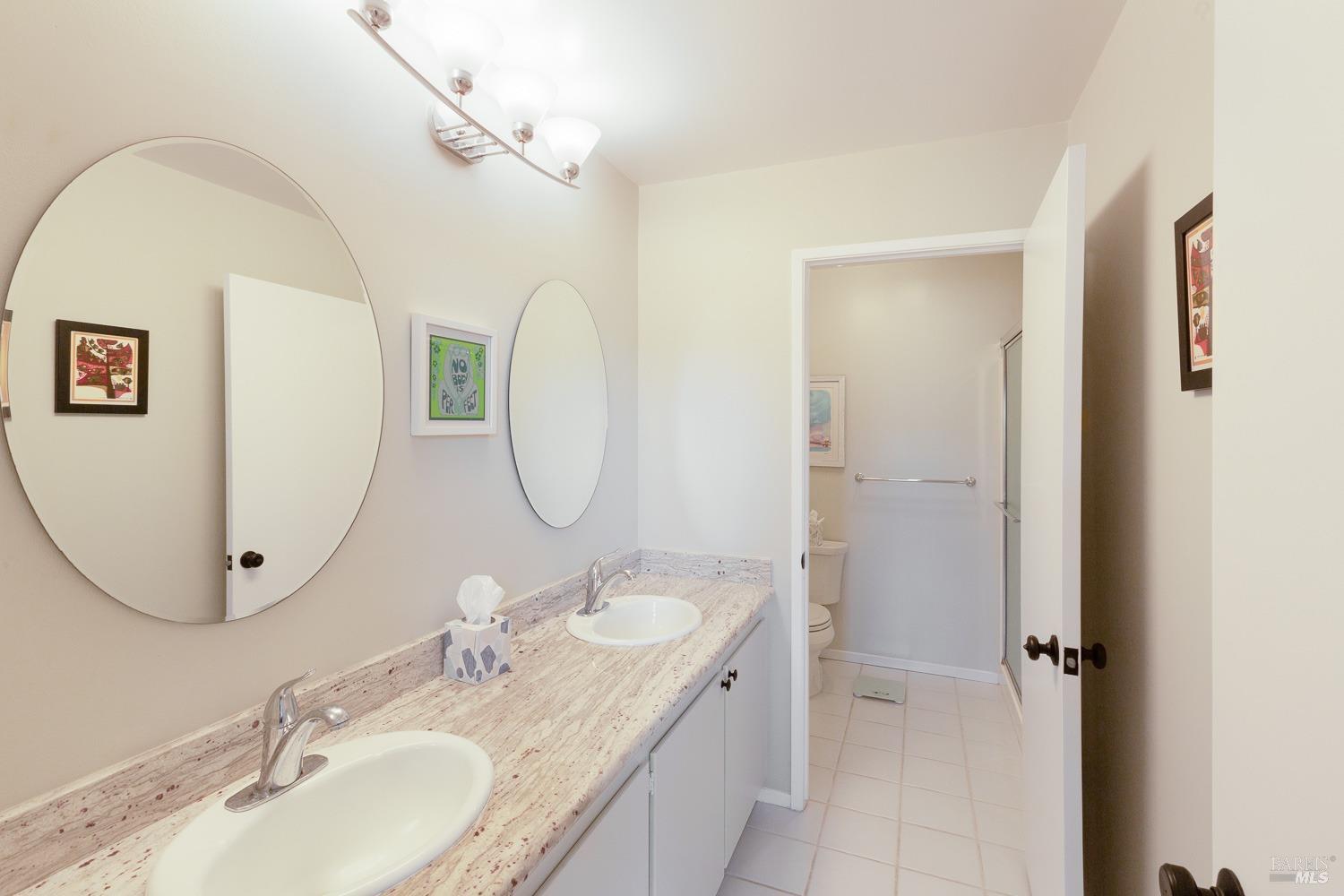 Detail Gallery Image 11 of 22 For 20 Ridgeview Ct, Sausalito,  CA 94965 - 2 Beds | 2/1 Baths