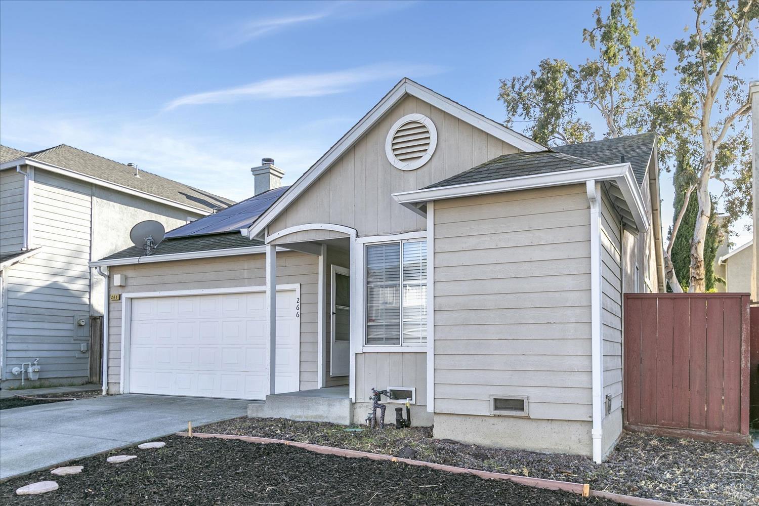 Detail Gallery Image 2 of 30 For 266 Bridgewater Cir, Suisun City,  CA 94585 - 2 Beds | 2 Baths