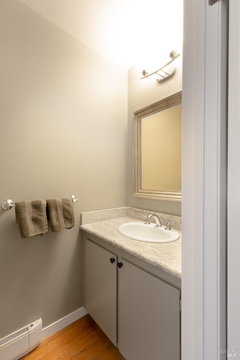 Detail Gallery Image 18 of 22 For 20 Ridgeview Ct, Sausalito,  CA 94965 - 2 Beds | 2/1 Baths