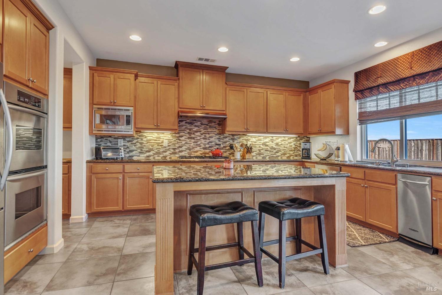 Detail Gallery Image 13 of 64 For 369 Silas Ct, Benicia,  CA 94510 - 4 Beds | 2/1 Baths