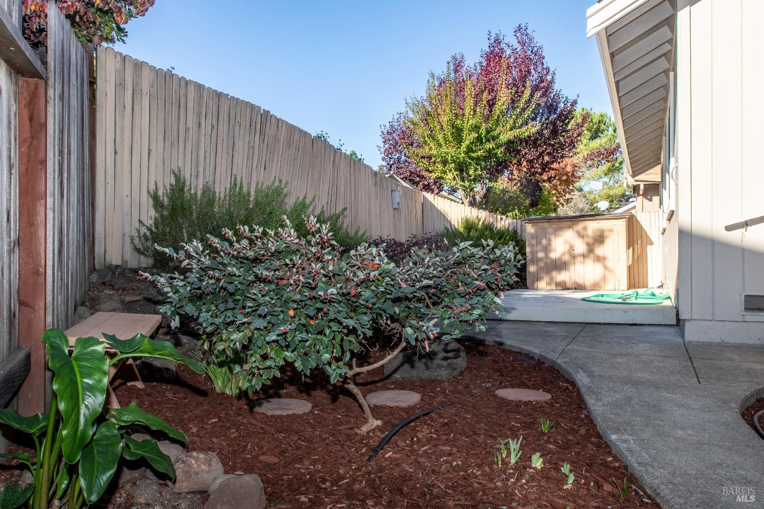 Detail Gallery Image 8 of 26 For 150 Saint James Dr, Sonoma,  CA 95476 - 2 Beds | 2 Baths