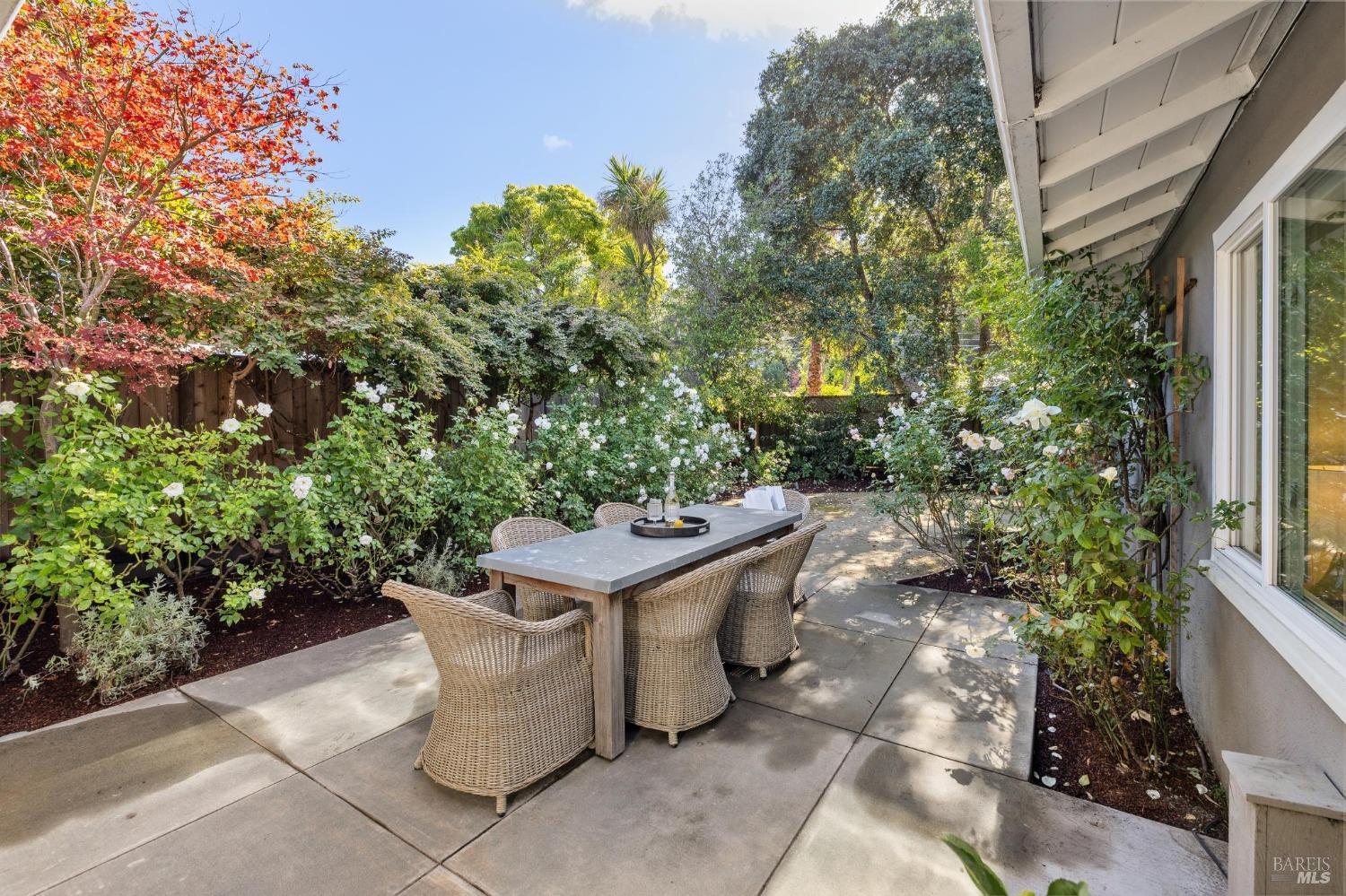 Detail Gallery Image 8 of 25 For 29 Dorset Ln, Mill Valley,  CA 94941 - 3 Beds | 2 Baths