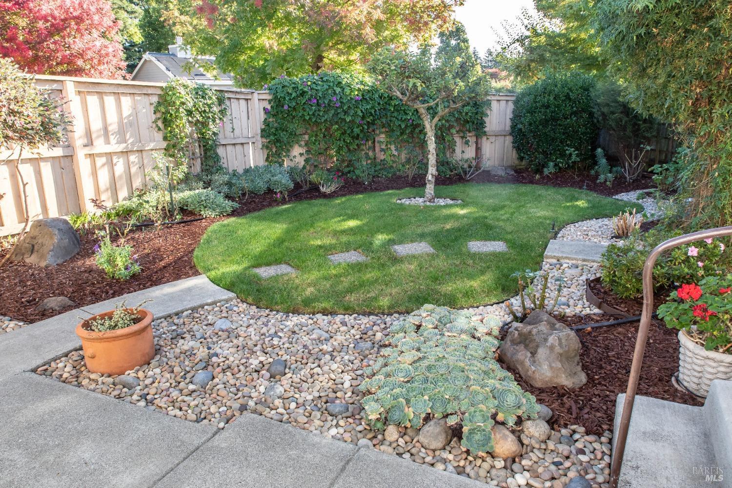 Detail Gallery Image 5 of 26 For 150 Saint James Dr, Sonoma,  CA 95476 - 2 Beds | 2 Baths