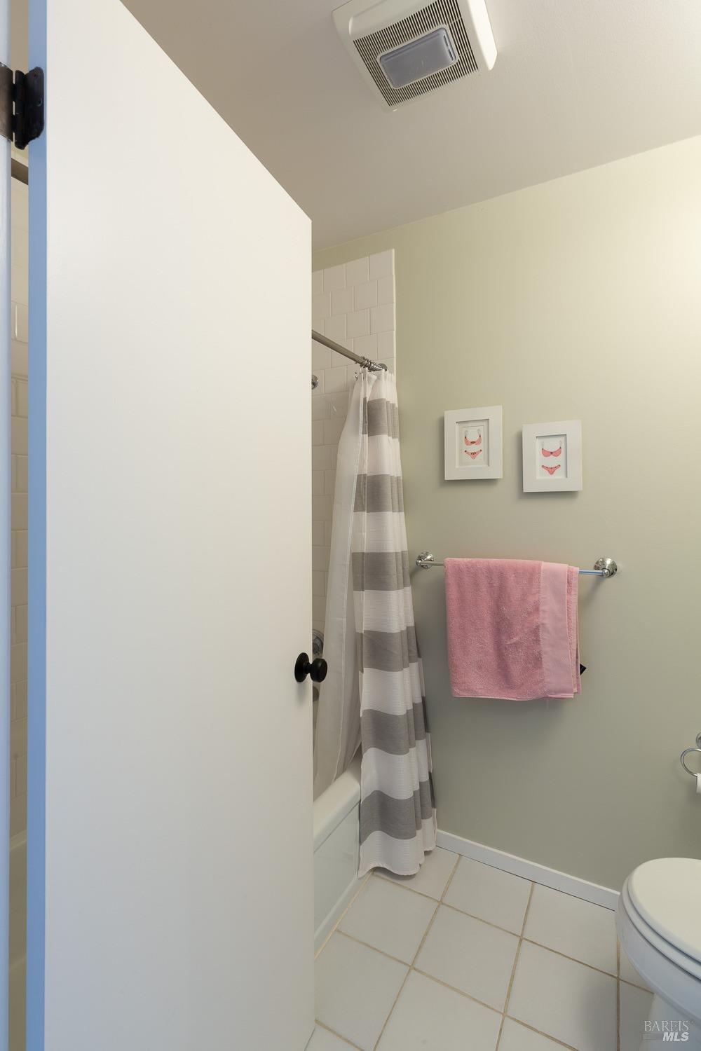 Detail Gallery Image 16 of 22 For 20 Ridgeview Ct, Sausalito,  CA 94965 - 2 Beds | 2/1 Baths