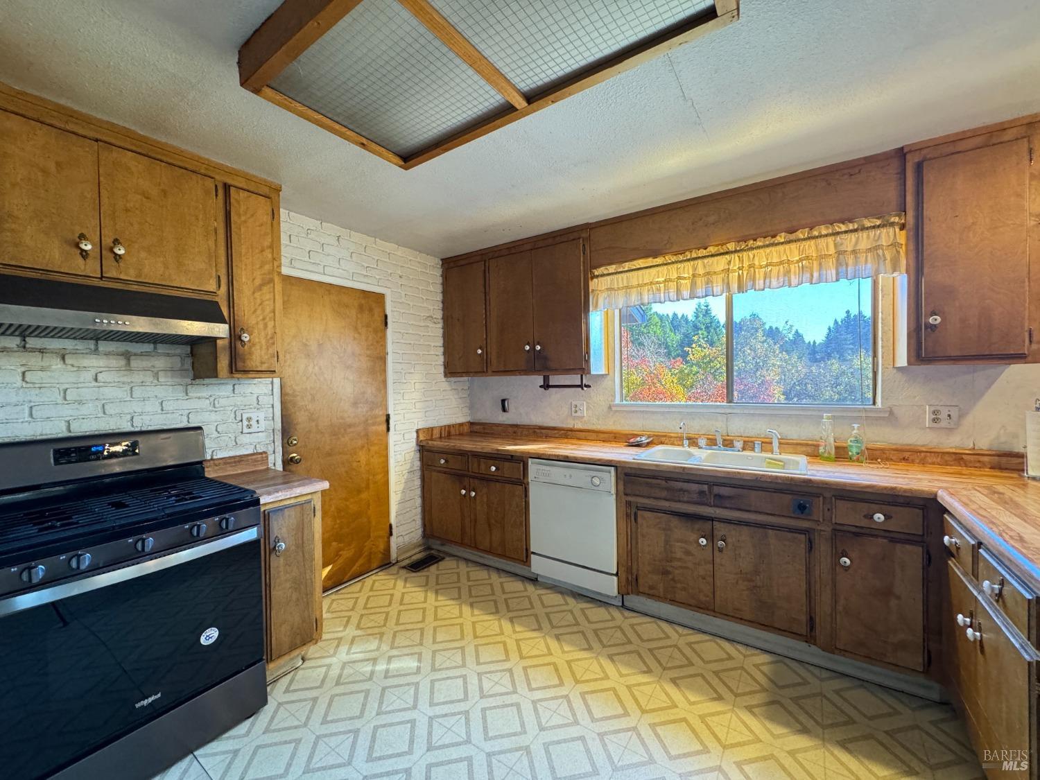 Detail Gallery Image 7 of 34 For 27861 Poppy Dr, Willits,  CA 95490 - 3 Beds | 2 Baths