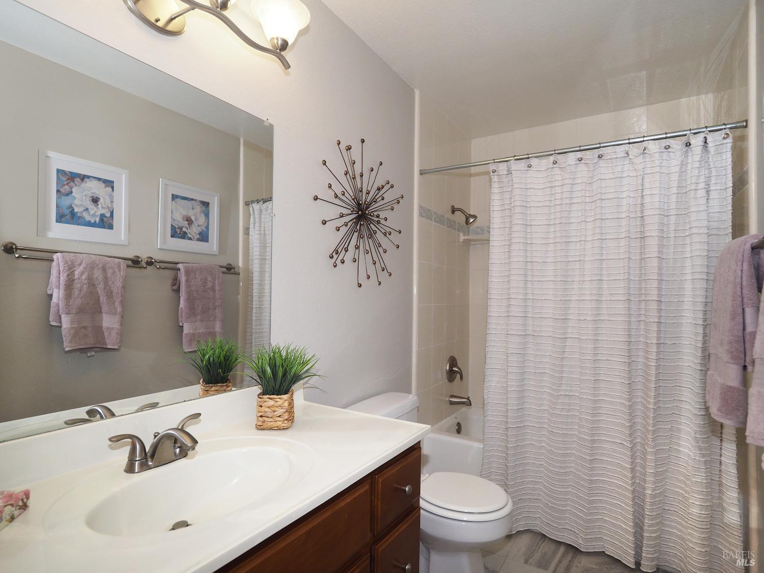 Detail Gallery Image 21 of 30 For 6030 Elsa Ave, Rohnert Park,  CA 94928 - 4 Beds | 2 Baths