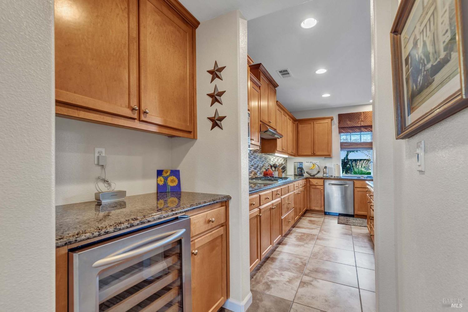 Detail Gallery Image 9 of 64 For 369 Silas Ct, Benicia,  CA 94510 - 4 Beds | 2/1 Baths