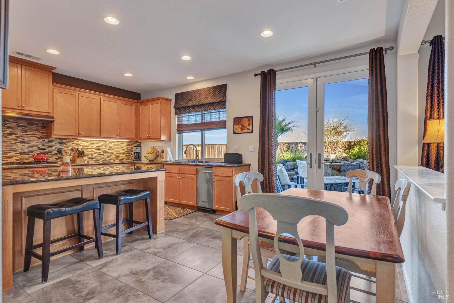 Detail Gallery Image 14 of 64 For 369 Silas Ct, Benicia,  CA 94510 - 4 Beds | 2/1 Baths