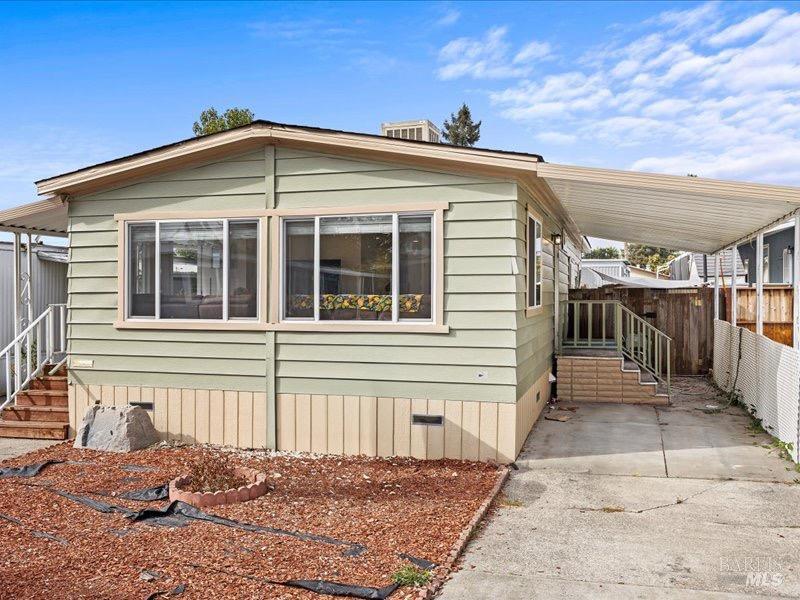 Detail Gallery Image 1 of 10 For 839 Nonie St, Santa Rosa,  CA 95403 - 2 Beds | 2 Baths