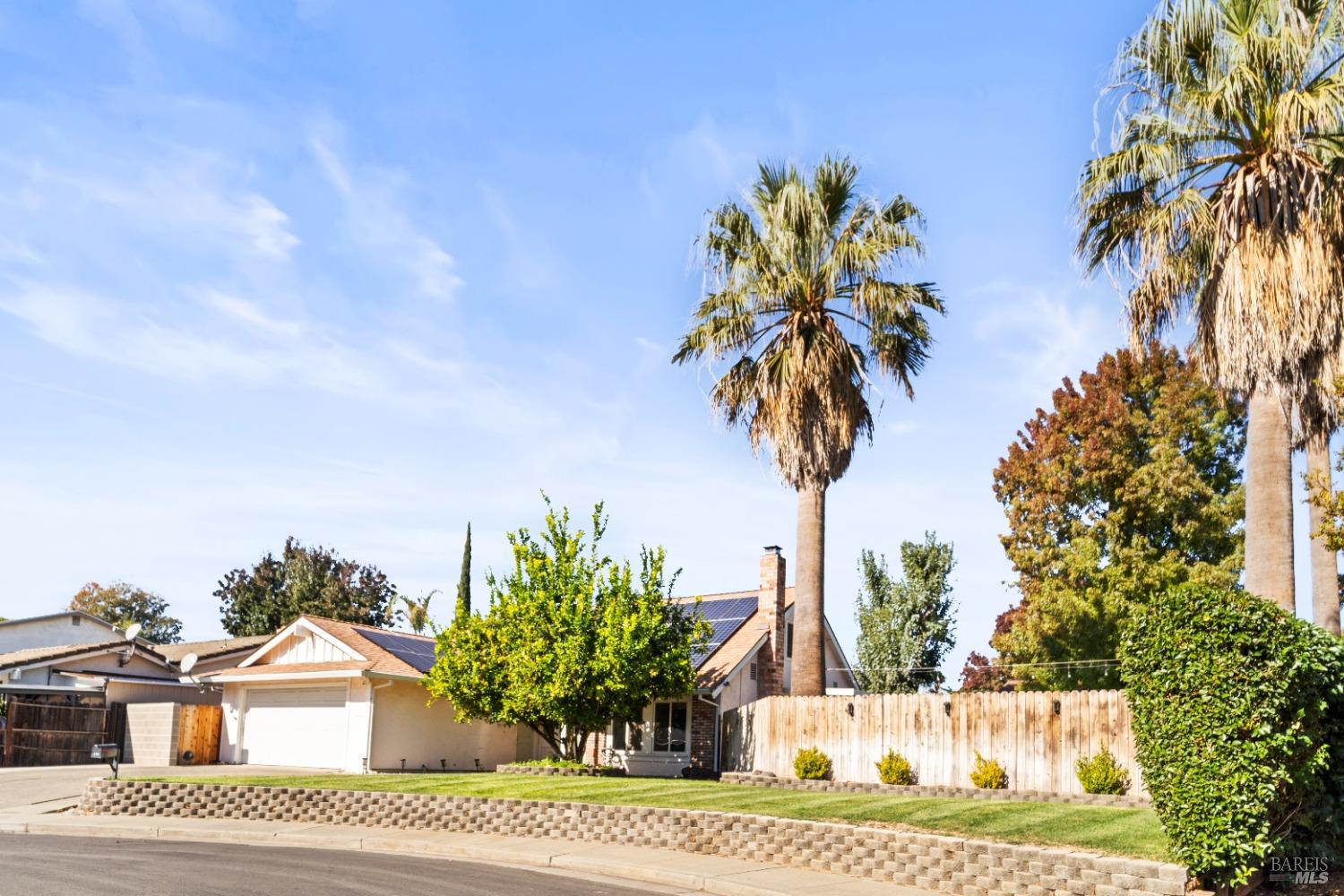 Detail Gallery Image 3 of 43 For 468 Crofters Ct, Fairfield,  CA 94533 - 5 Beds | 3 Baths