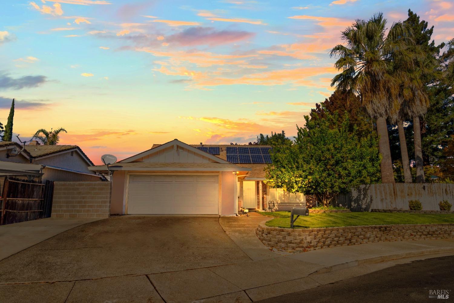 Detail Gallery Image 1 of 43 For 468 Crofters Ct, Fairfield,  CA 94533 - 5 Beds | 3 Baths