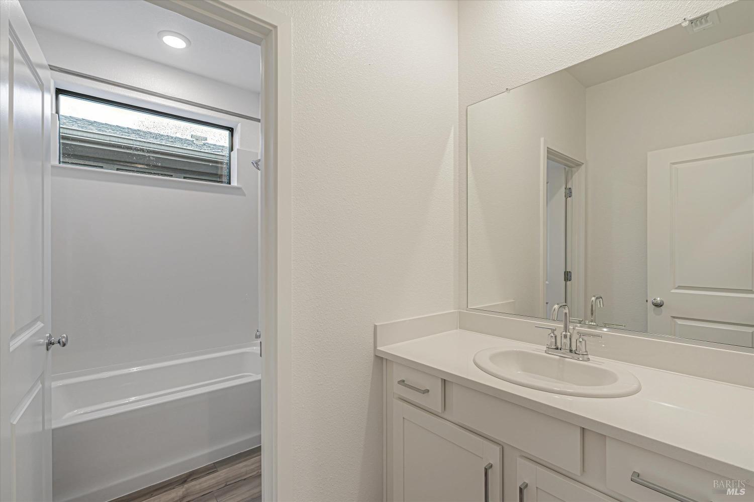 Detail Gallery Image 9 of 20 For 1578 Waterside Ln, Rohnert Park,  CA 94928 - 3 Beds | 2 Baths