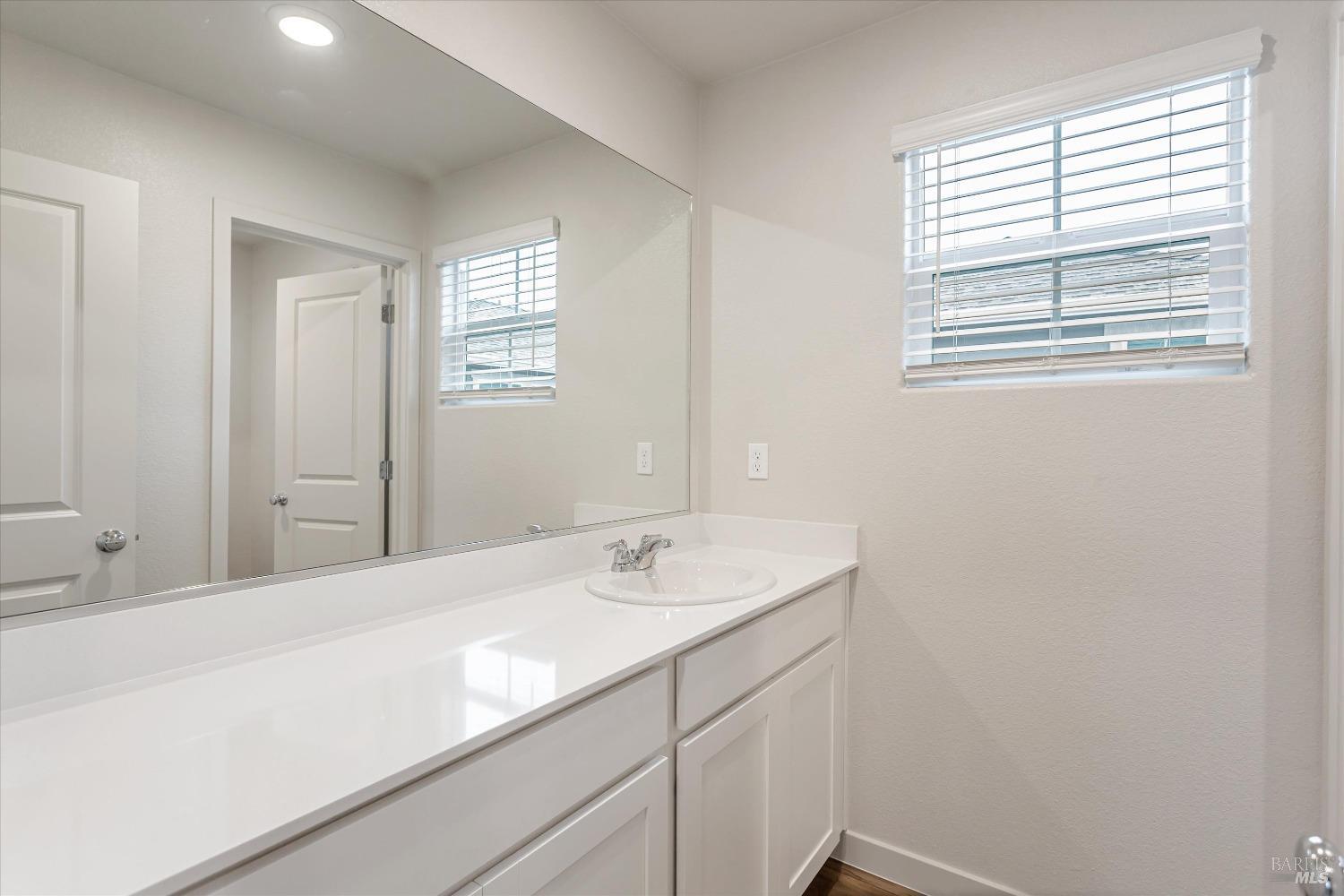 Detail Gallery Image 10 of 20 For 141 Clownfish St, Suisun City,  CA 94585 - 3 Beds | 2/1 Baths