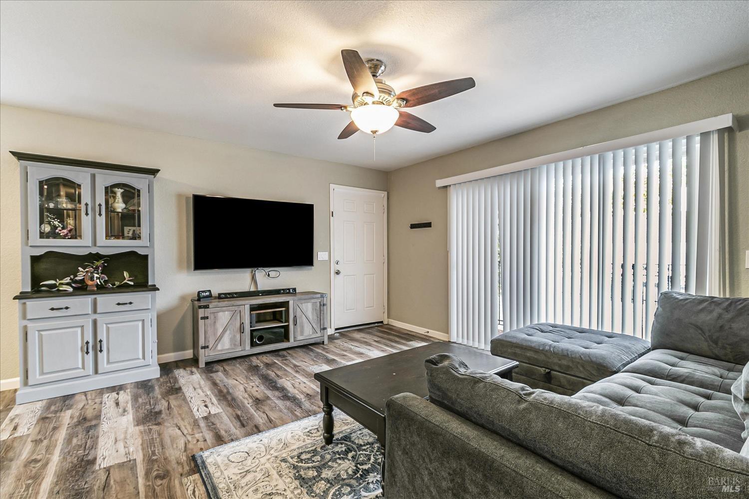 Detail Gallery Image 6 of 29 For 153 Del Rio Cir #4,  Vacaville,  CA 95687 - 3 Beds | 1 Baths