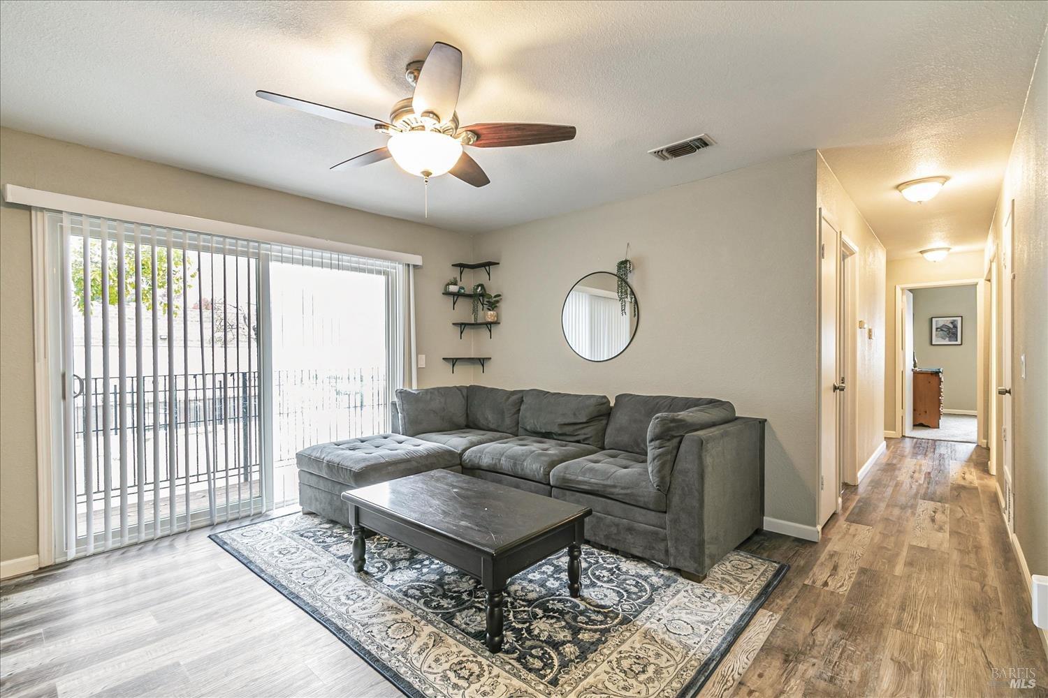 Detail Gallery Image 8 of 29 For 153 Del Rio Cir #4,  Vacaville,  CA 95687 - 3 Beds | 1 Baths